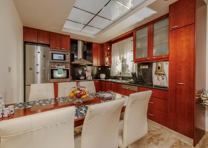 Satisfy Escape For 2-7 Pax *