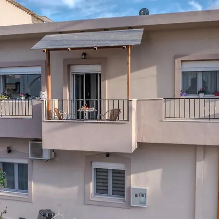 Satisfy Escape For 2-7 Pax Hersonissos (Crete)