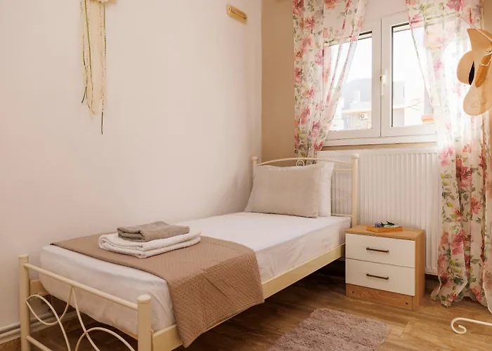 Satisfy Escape For 2-7 Pax Hersónissos